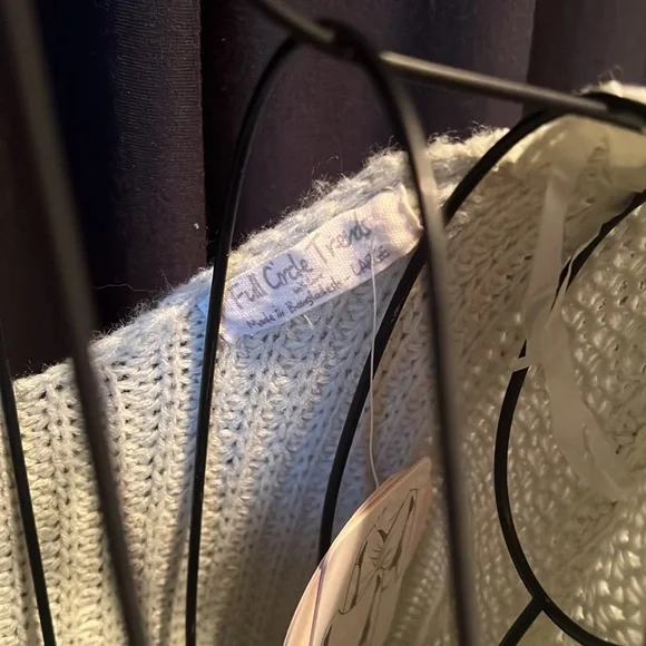 Full Circle Trends sweater - Picture 2 of 9